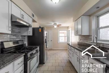 Main picture of 6325 N Troy St