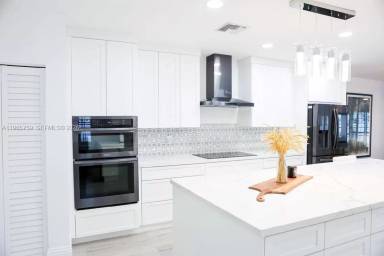Main picture of 2948 Hidden Harbour Ct