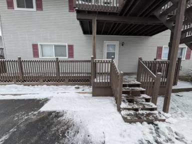 Main picture of 209 W Oak St