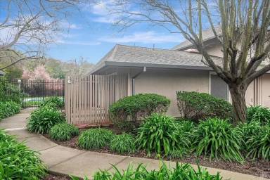 Main picture of 56 Roundtree Blvd