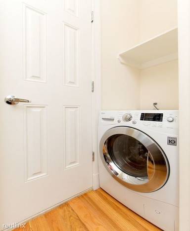 Main picture of 419 E 82nd St