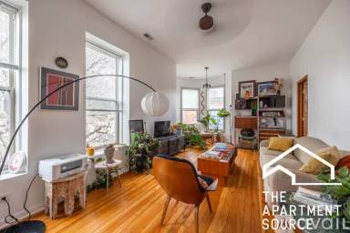Main picture of 2732 W Chicago Ave
