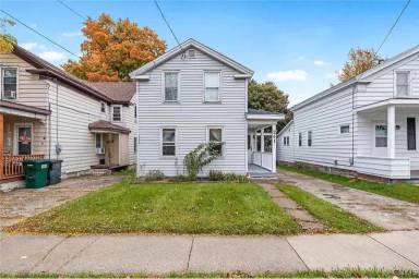 Main picture of 241 E 10th St