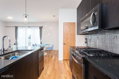 Main picture of 1637 W Grand Ave