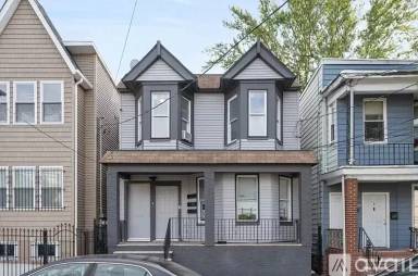Main picture of 595 15th Ave
