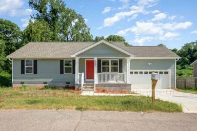 Main picture of 400 W 9th St