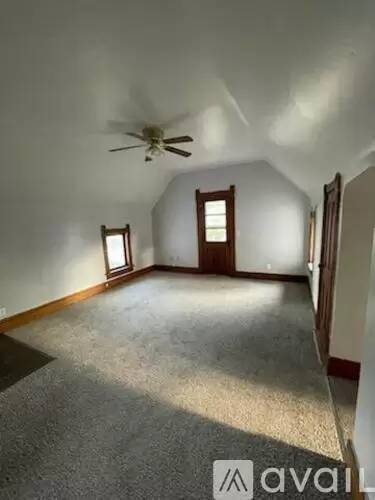 Main picture of 518 1/2 Maple St