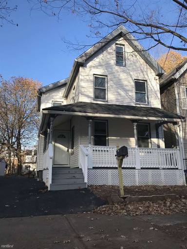 Main picture of 393 Huntington St