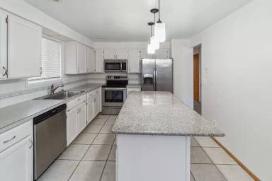 Main picture of 3812 S Johnson Rd