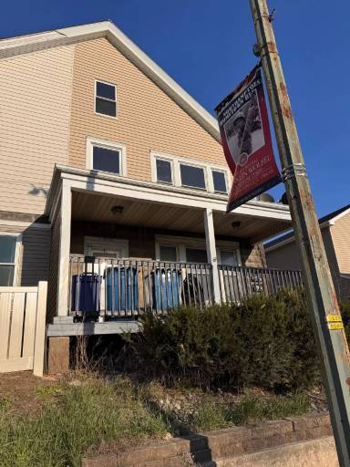 Main picture of 2385 Main St