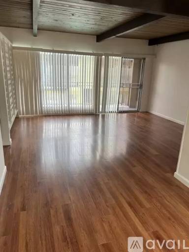 Main picture of 12940 Burbank Blvd