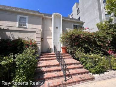 Main picture of 328 S La Peer Dr