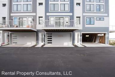 Main picture of 613 Fairview Ave NE