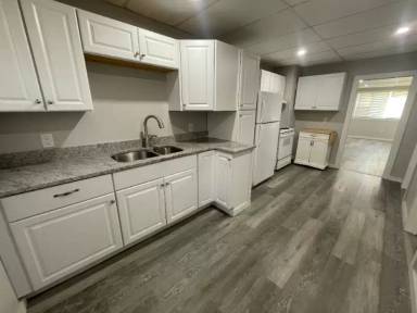 Main picture of 37 Lake St