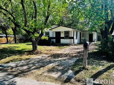 Main picture of 907 Valdez St