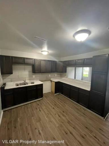 Main picture of 1801 Central Dr