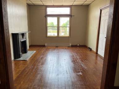 Main picture of 10 E 16th St