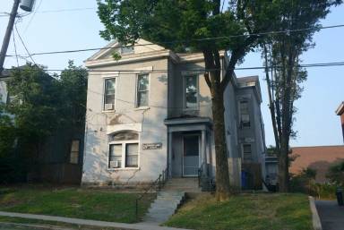 Main picture of 142 E Fourth St