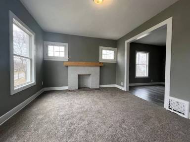 Main picture of 2424 Airport Hwy