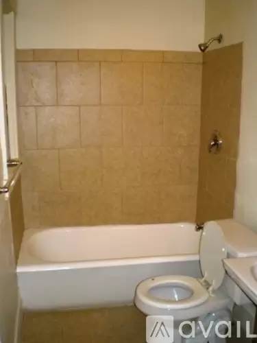 Main picture of 1361 S Floyd St