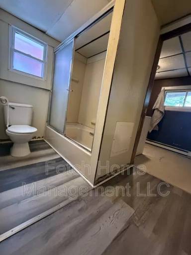 Main picture of 214 W Strawberry St