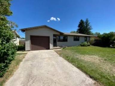 Main picture of 907 Sanders Dr