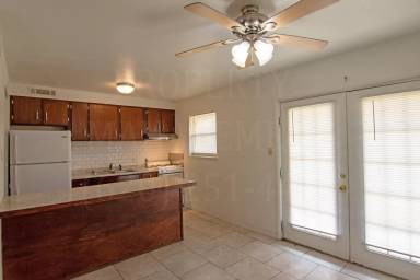 Main picture of 403 W 9th St