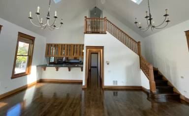 Main picture of 5022 N Clark St