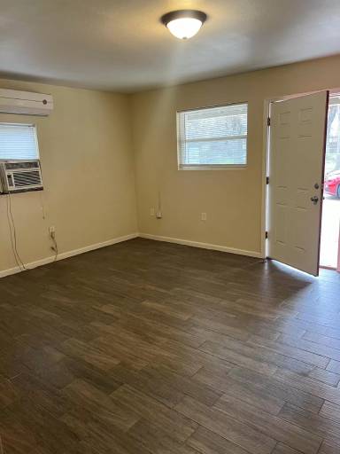 Main picture of 4419 N Hein Rd