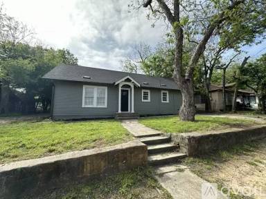 Main picture of 1030 W Green St