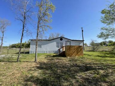 Main picture of 9872 Highway 199 W