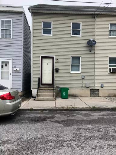 Main picture of 721 E Clarke Ave