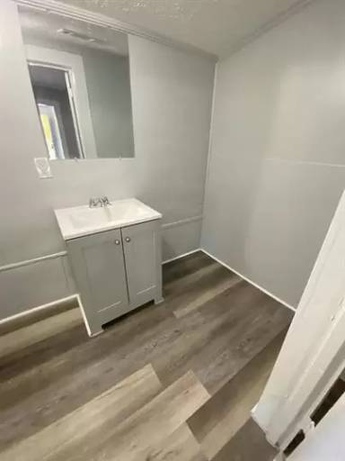 Main picture of 110 W Mitchell St