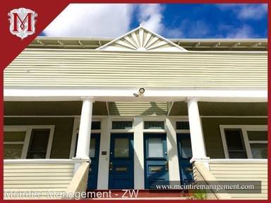 Main picture of 1343 1/2 Calumet Ave