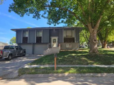 Main picture of 5629 S 139th St