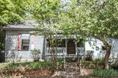 Main picture of 664 Barber St