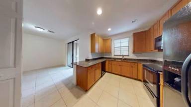 Main picture of 235 W Chrystie Cir