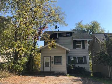 Main picture of 1726 E 5th St