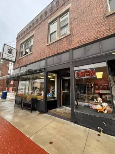 Main picture of 3220 Washington Ave
