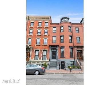 Main picture of 652 Massachusetts Ave