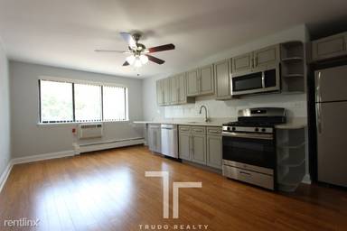 Main picture of 5534 N Kenmore Ave