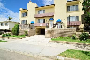 Main picture of 217 E Oak Ave