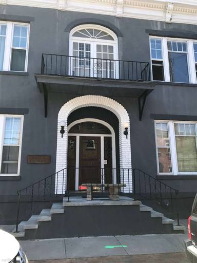 Main picture of 33 N Ferry St