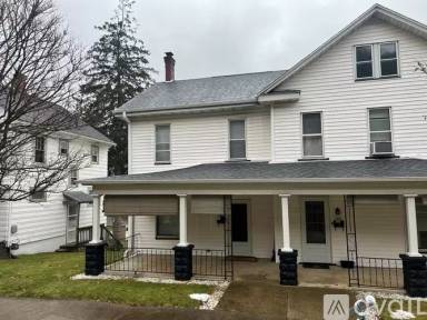 Main picture of 31 W 6th St