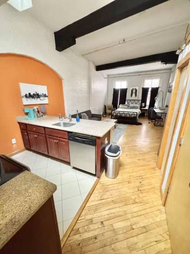 Main picture of 114 Virginia St