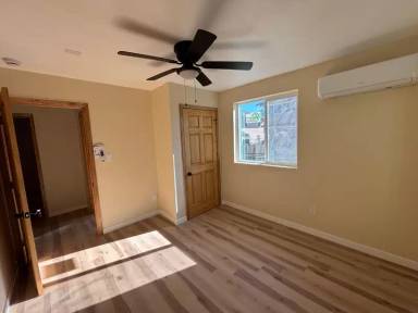 Main picture of 1628 W 24th St