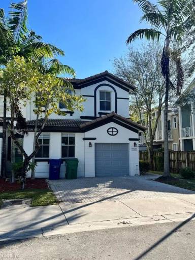 Main picture of 7605 NW 115th Ct