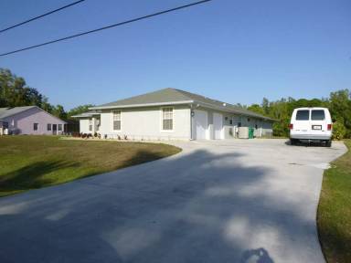 Main picture of 145 SW Hawthorne Cir