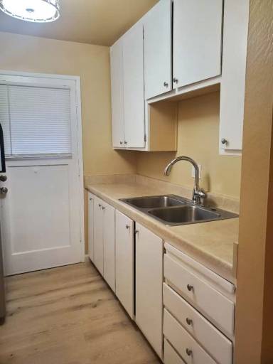 Main picture of 9504 Emerald Park Dr