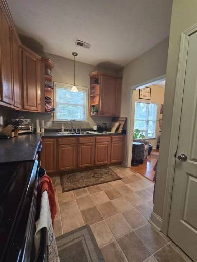 Main picture of 174 Cedar Ln